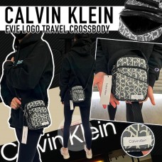 5中: Calvin Klein #11299 斜咩包