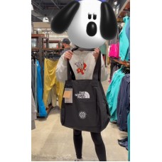5中: The North Face #11305 特大手提袋 (黑色)