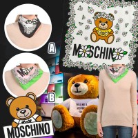 5底: MOSCHINO #11351 熊仔花花款方巾
